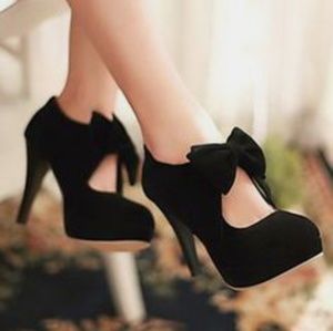 Bow tie heels